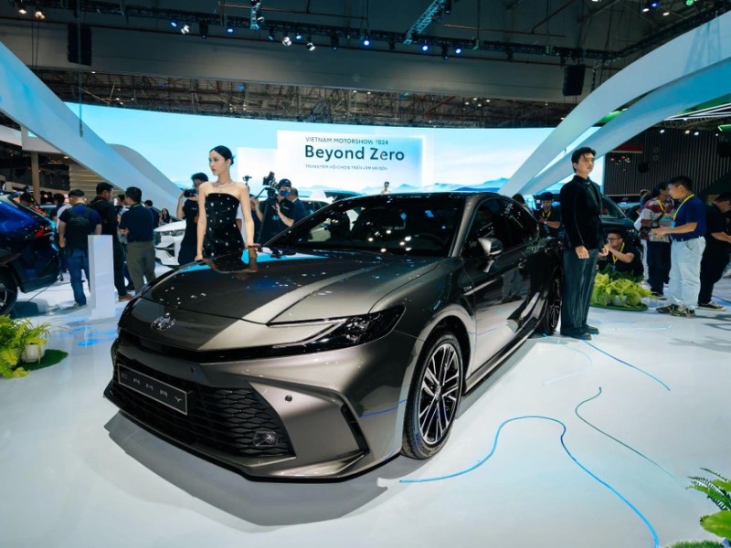 CAMRY HEV MID CE