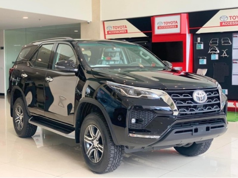 FORTUNER 2.4 4X2 AT