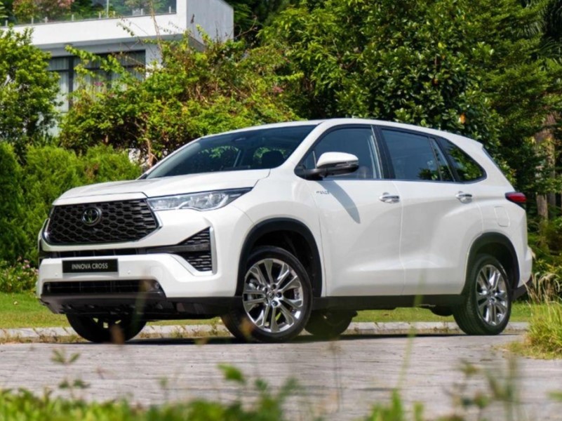 INNOVA CROSS HEV